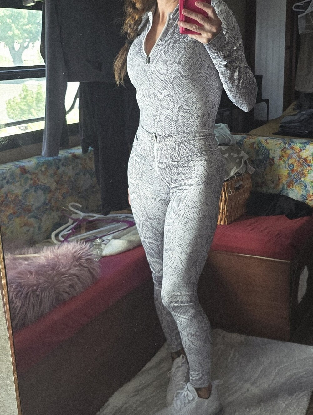 Nike Women’s White Snake-Print Leggings and Long-Sleeve Zip Top Set - Picture 13 of 15
